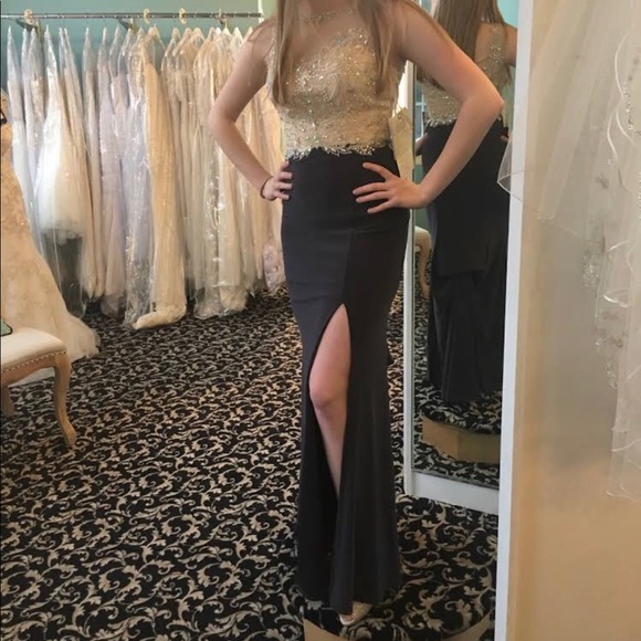 PROM DRESS - Picture 1 of 3